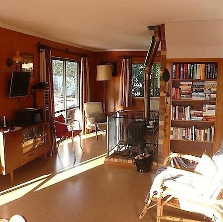 Cute Cottage - Cooks Beach Bach Экстерьер фото
