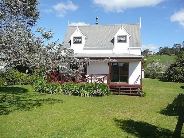 Cute Cottage - Cooks Beach Bach Экстерьер фото